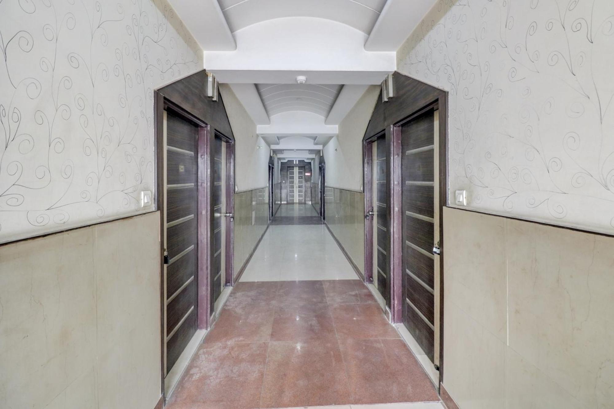 Hotel O Mukut Mahal Мірут Екстер'єр фото